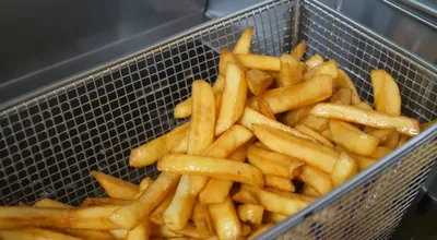 Chicken Nuggets mit Pommes frites
